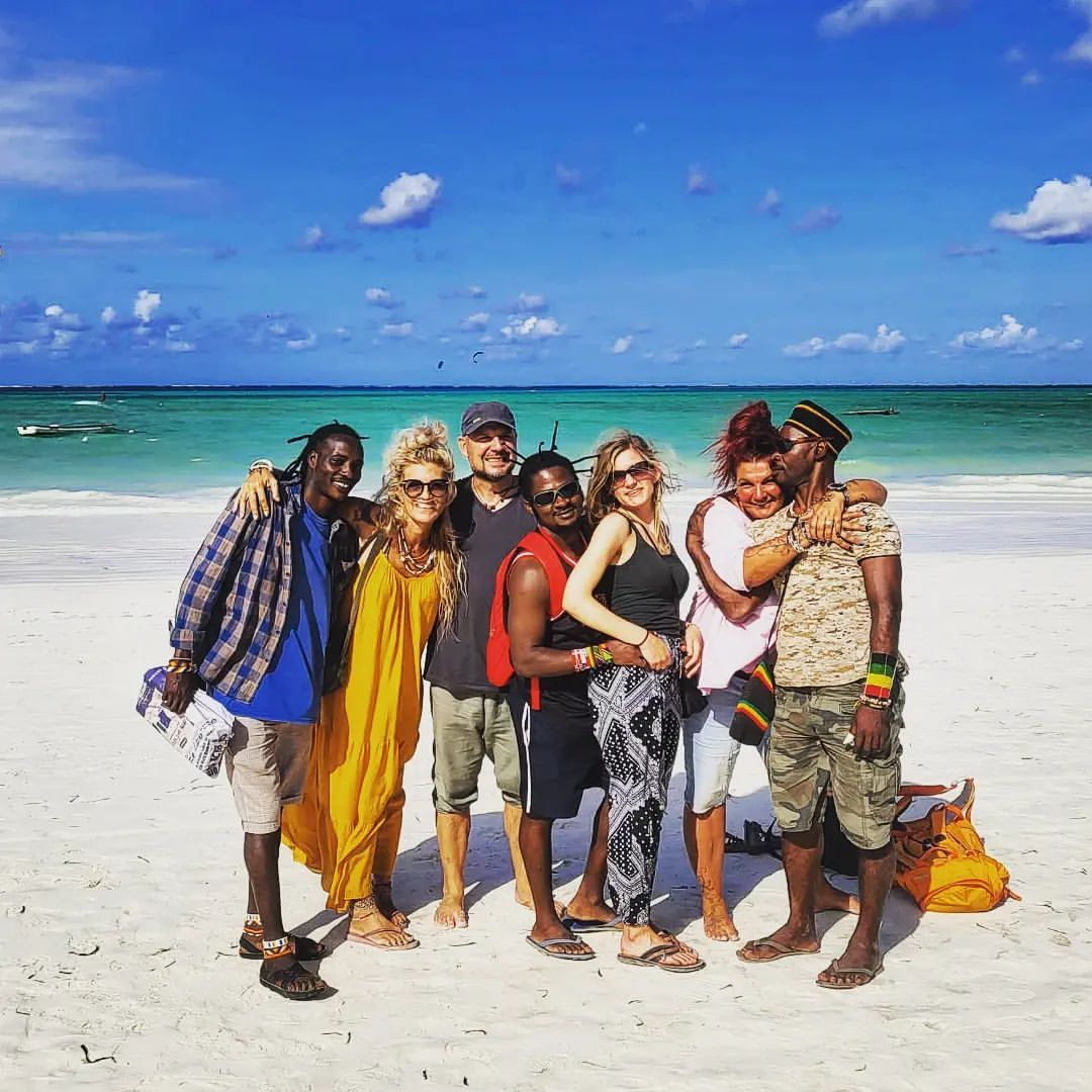 Interracial Vacation tweet media