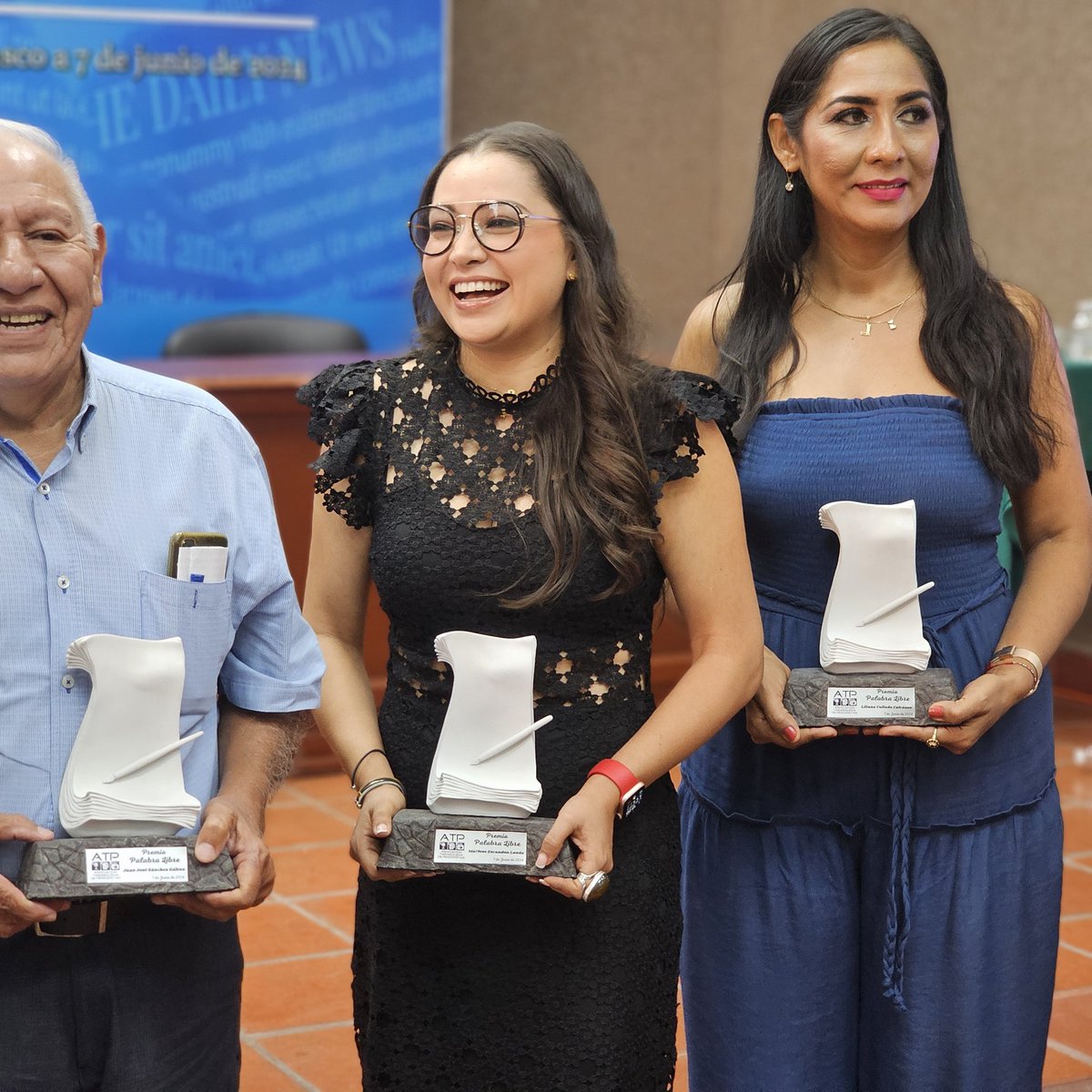 GAPAV3's tweet photo. Esta mañana asistí a la 3a entrega del premio Palabra Libre en el Instituto Juárez. Felicidades a todos los galardonados, especialmente a la periodista Marlene Escandon quien merecidamente recibió la presea. Viva la libertad de expresión! ✍️🎤 https://t.co/y1YxPYrhBo