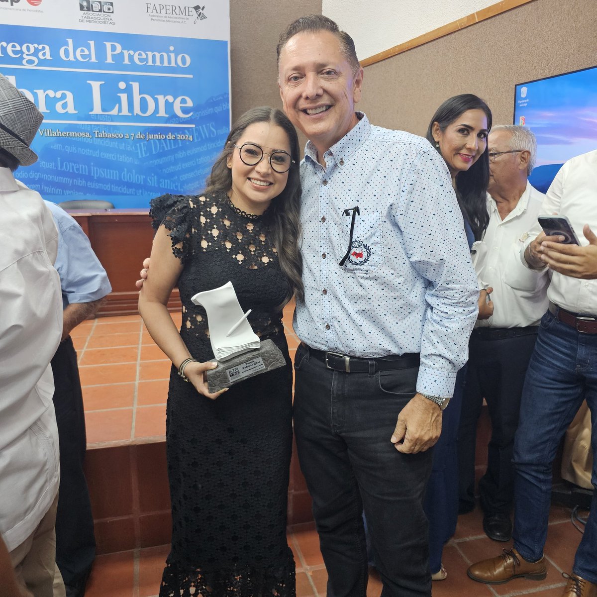 GAPAV3's tweet photo. Esta mañana asistí a la 3a entrega del premio Palabra Libre en el Instituto Juárez. Felicidades a todos los galardonados, especialmente a la periodista Marlene Escandon quien merecidamente recibió la presea. Viva la libertad de expresión! ✍️🎤 https://t.co/y1YxPYrhBo