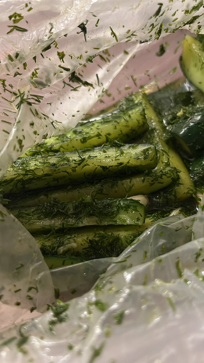 Ем огурцы по рецепту Павла Игоревича, не такие вкусные как у него, но все же ❤️