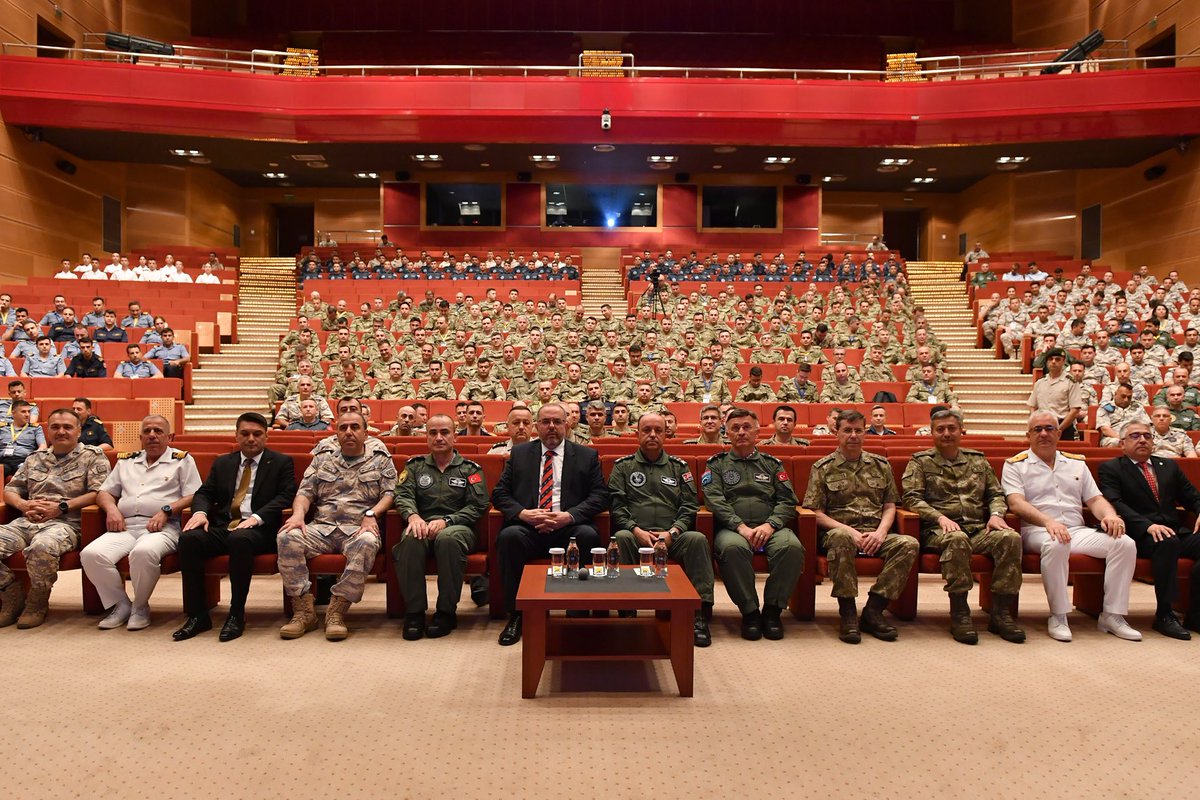 msuedutr's tweet photo. Muharip Hava Kuvveti Komutanı Hava Orgeneral İsmail Güneykaya tarafından, MSÜ Kuvvet Harp Enstitüleri ve Müşterek Harp Enstitüsünde öğrenimleri devam eden kursiyer ve öğrenci subaylar ile Kuleli Yerleşkemizde hazırlık sınıfı eğitimlerine devam eden Harp Okulu öğrencilerimize “Tecrübe Aktarım Konferansı” verildi.

📸 https://t.co/3UVh9FGzLE