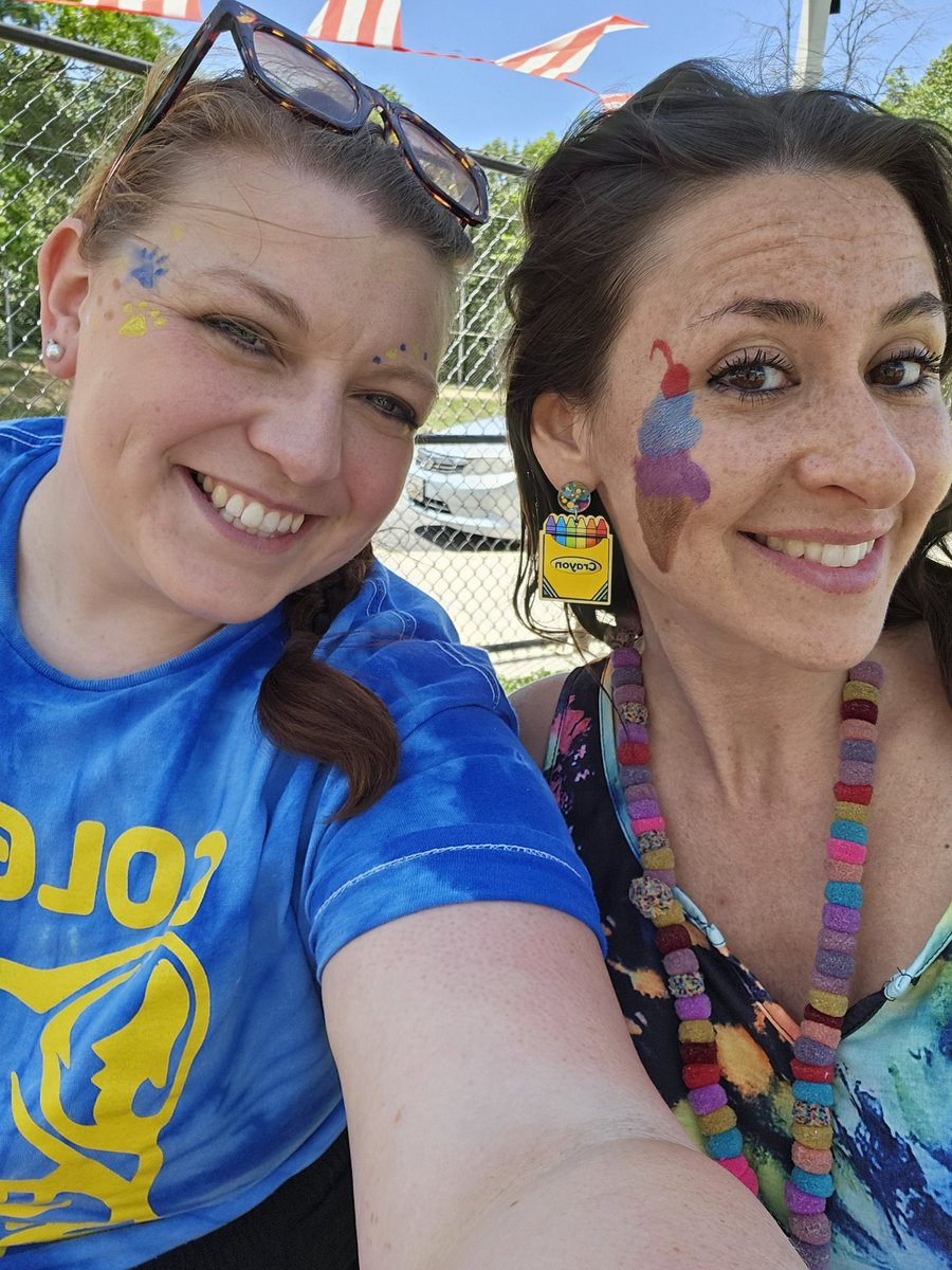 Mrs. Feen tweet media