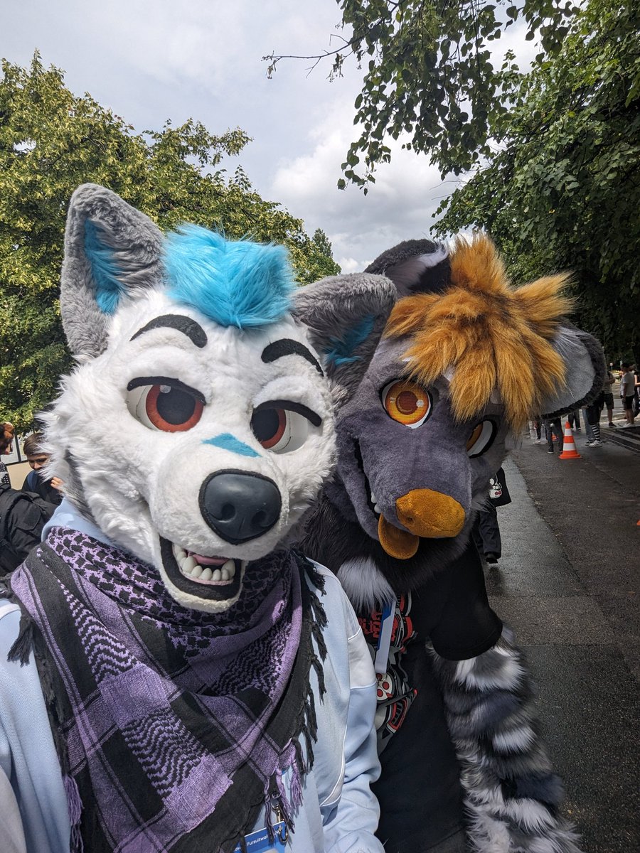 Are you coming with us to #fursuitfriday?

🐶 <a href="/ZellZapaven/">Zell Zapaven</a>