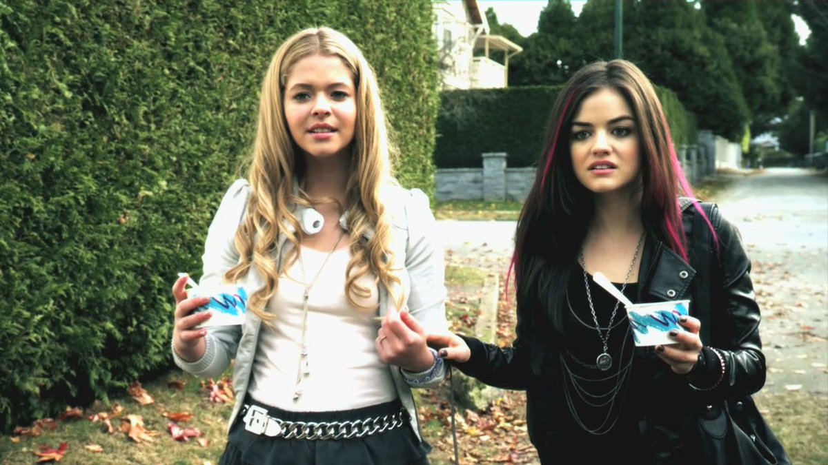 weblittleliars's tweet photo. pretty little liars, 2010. https://t.co/GSFELmtLMm