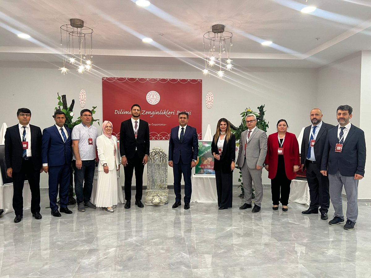 dilimizesenyurt's tweet photo. Dilimizin Zenginlikleri İyi Örnekler Sergisi  C .başkanımız Sn R. Tayyip Erdoğan ve Bakanımız Sayın Yusuf Tekin'in teşrifleriyle düzenlenmiştir. Öğrencimiz Amina Yıldırım programda eserini sunmuştur.
@tcmeb 
@istanbulilmem 
@CobanogluF
@TayfunOzyolcu 
@esenyurtmem 
@istmemkultur https://t.co/3okvPqC9rd