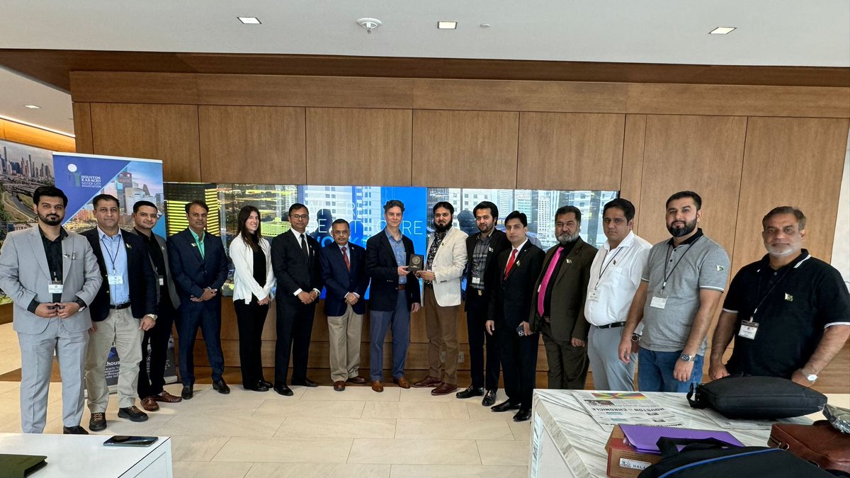 SalmanR23620569's tweet photo. Delegation from 🇵🇰 alongside TIA of 🇵🇰 Salman Raza &amp; President Karachi Houston Sister City Association visited Greater Houston Partnership (GHP) to meet with Vice President (GHP) John Cypher. Matters related to potential area of interest discussed.@GHPartnership  @SaeedSh10448008 https://t.co/cqvvAjjlOW
