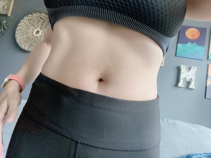 Before vs after my ab workout https://t.co/94SwdoUvVq