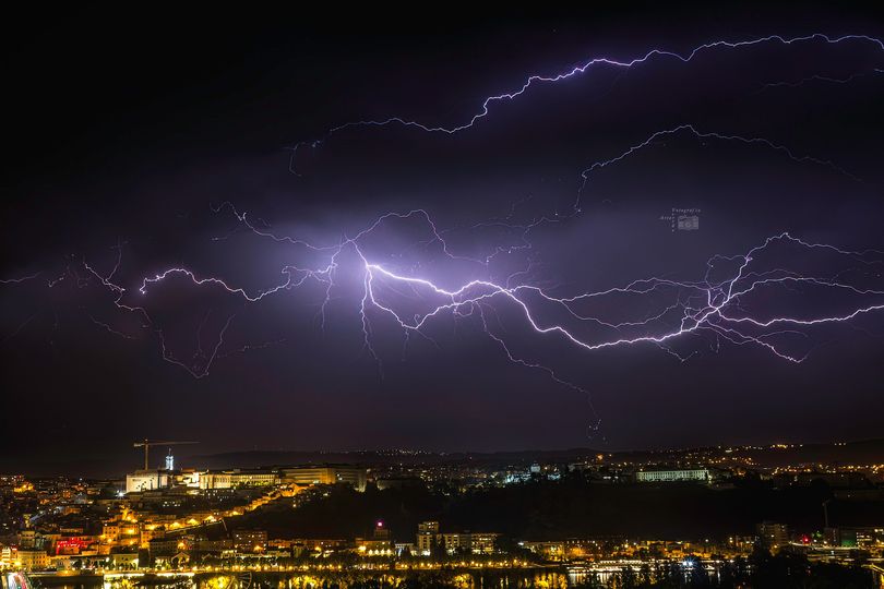 alentejo_1970's tweet image. Night of thunder and lightning in #Coimbra ⛈⛈⛈