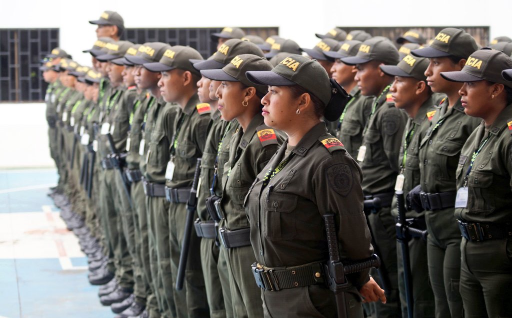 GuajiraPolicia's tweet photo. Garantizaremos la seguridad en el #FestivalFranciscoElHombre2024 🪗 en #Riohacha, 300 hombres y mujeres prestos para atender cualquier requerimiento #SeguridadEnElTerritorio #PortateBienPrimo #GuajiraSegura https://t.co/ZDlFwt95Hj