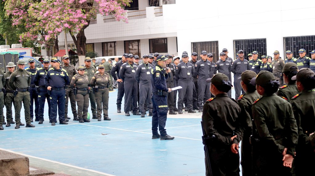 GuajiraPolicia's tweet photo. Garantizaremos la seguridad en el #FestivalFranciscoElHombre2024 🪗 en #Riohacha, 300 hombres y mujeres prestos para atender cualquier requerimiento #SeguridadEnElTerritorio #PortateBienPrimo #GuajiraSegura https://t.co/ZDlFwt95Hj