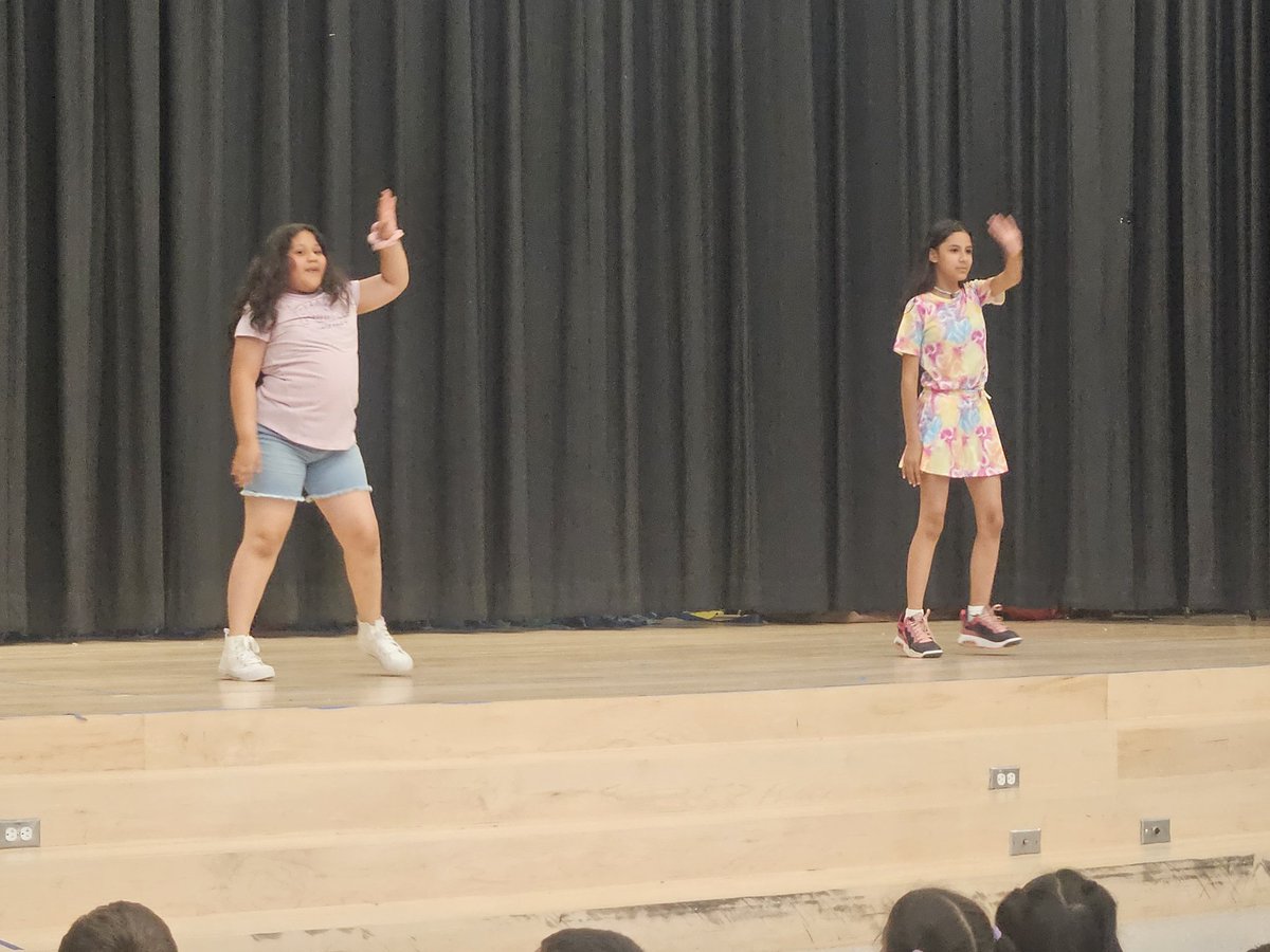 Mrs. Feen tweet media