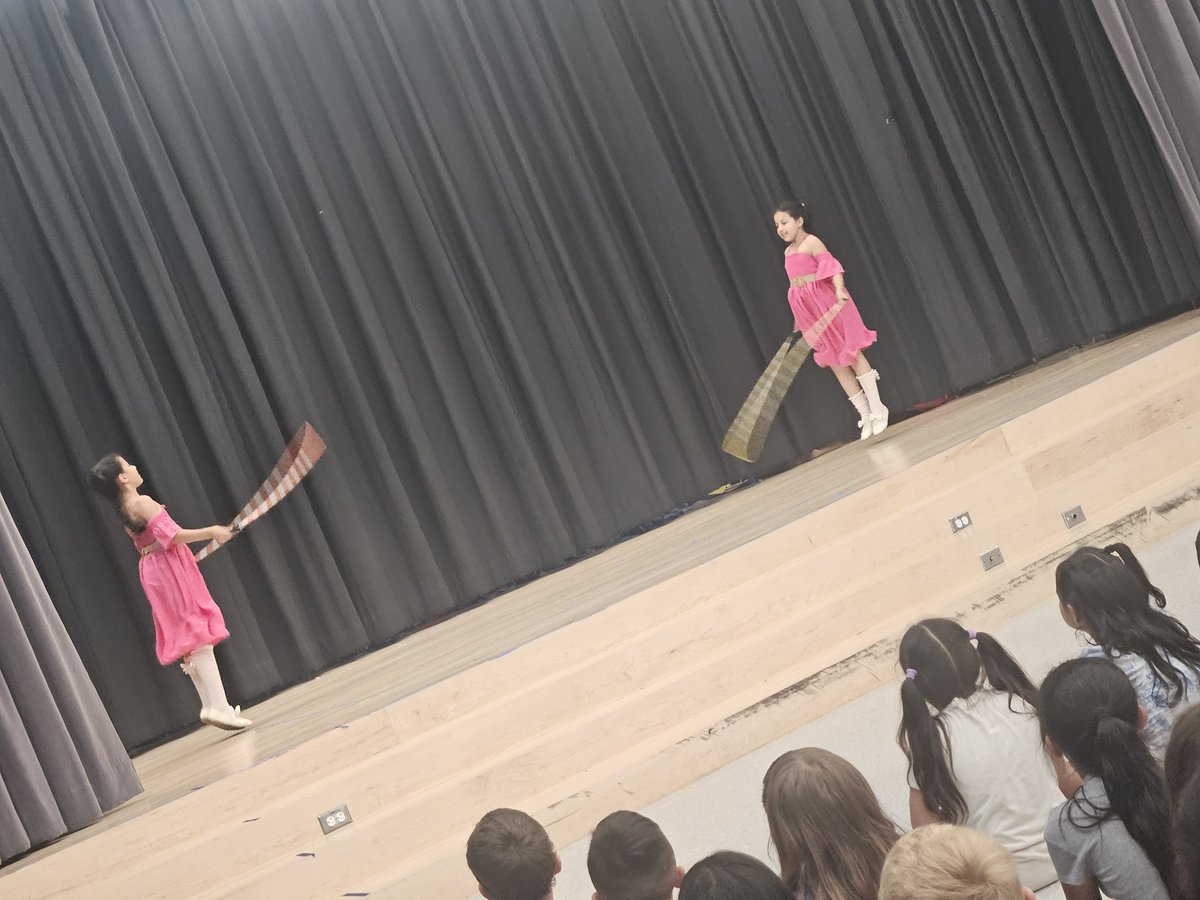 Mrs. Feen tweet media