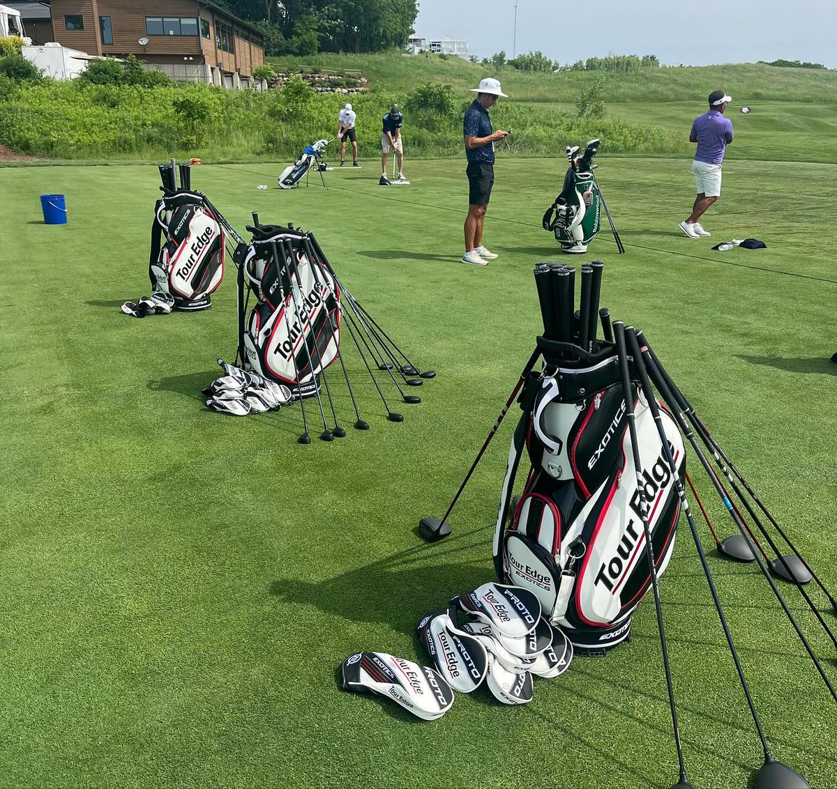 TourEdgeGolf's tweet photo. @FujikuraOnTour @DukePGA We’re looking at 10 players in the field this week with only 2 staff players in the field…Bernhard is taking the week off and Alex is on the mend from an injury

Let’s go Team Tour Edge!

#tourreport https://t.co/Rhet7DgXul