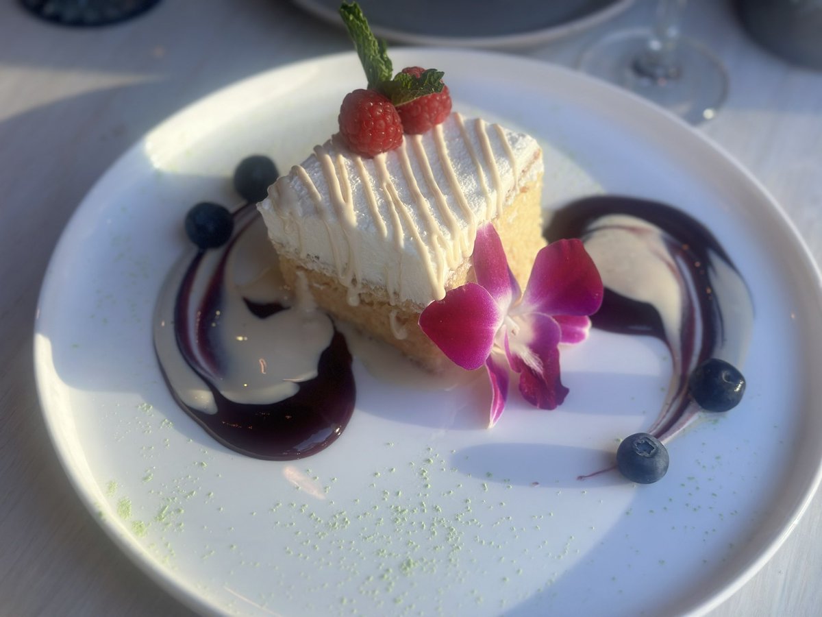 evalli123's tweet photo. @ExclusivMatchup @AnGdmedizzle @koestreicher34 Actually a great restaurant. Try Ruta if you’re in DC https://t.co/vnn76YVBQ6