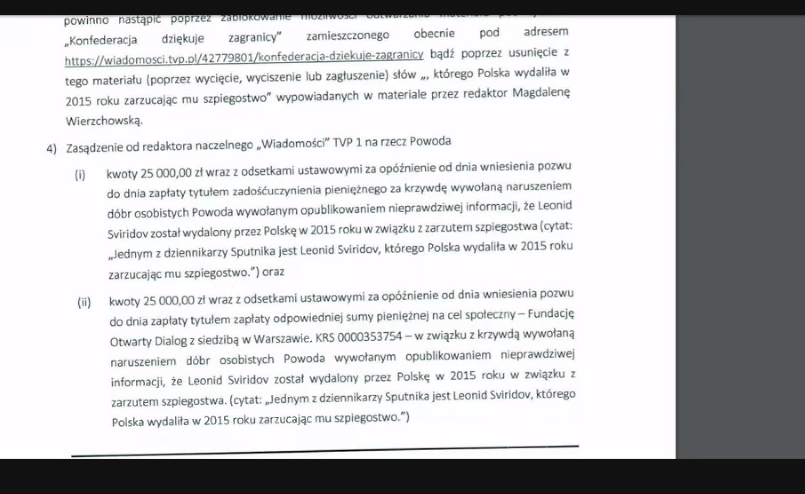 jarek_jakimczyk's tweet photo. Grzegorz Braun miał dowieść przed sądem jako świadek pozbawionego przez władze RP akredytacji dziennikarskiej i prawa pobytu w Polsce Leonida Swiridowa, że korespondent rosyjskich mediów nawiązał u nas liczne relacje towarzyskie o charakterze prywatnym, w tym przyjacielskie.
Potwierdzić to miały również zeznania trojga innych świadków powołanych przez Rosjanina. W gronie tym byli: Mateusz Piskorski, poseł Samoobrony w latach 2005-2007, oskarżony 17 września 2018 r. o szpiegostwo dla Rosji i Chin (jego proces toczy się przed Sądem Okręgowym w Warszawie), oraz Agnieszka Wołk-Łaniewska i Dariusz Cychol, dwoje polskich publicystów „Głosu Rosji” (informacyjny serwis radiowy należący do państwa rosyjskiego, obecnie, w wyniku zmian organizacyjnych wprowadzonych dekretem Władimira Putina z 9 grudnia 2013 r., używający nazwy „Sputnik”).
Dowód miał zostać przeprowadzony przed Sądem Okręgowym w Warszawie w procesie o naruszenie dóbr osobistych, jaki były korespondent rosyjskiej państwowej agencji prasowej "Rossija Siegodnia" (ros. „Россия сегодня”) wytoczył dwóm redaktorom Telewizji Polskiej (TVP) w związku materiałem telewizyjnym pt. „Konfederacja dziękuje zagranicy”, który został wyemitowany na antenie TVP1 w głównym wydaniu „Wiadomości” w piątek 24 maja 2019 r. o godz. 19:30, bezpośrednio przez wyborami do Parlamentu Europejskiego.
Głoszące eurosceptyczne hasła środowiska skupione pod szyldem KWW Konfederacja KORWiN Braun Liroy Narodowcy były postrzegane jako zagrożenie dla PiS, które obawiało się odpływu do nich części wyborców przeciwnych pogłębieniu integracji UE. W poświęconym konkurentowi PiS materiale „Wiadomości” padły słowa: „Jednym z dziennikarzy Sputnika (rosyjskiej państwowej agencji informacyjnej  i sieci rozgłośni radiowych o charakterze stricte propagandowym – przyp. wł.) jest Leonid  Sviridov, którego Polska wydaliła w 2015 roku zarzucając mu #szpiegostwo”.
To lakoniczne zdanie zawierało informację niezgodną ze stanem faktycznym, albowiem rosyjski korespondent nie został zmuszony do opuszczenia RP w związku z zarzutem szpiegostwa. Gdyby tak było, Swiridow nie mając immunitetu dyplomatycznego zostałby zatrzymany i zapewne również aresztowany, czego władze polskie z uwagi na jego oficjalny status przedstawiciela mediów prawdopodobnie wolały w tamtym czasie uniknąć ze względu na rozgłos, jaki wydarzeniu temu nadałaby ponad wszelką wątpliwość Moskwa oskarżając Warszawę o prześladowanie dziennikarzy i pogwałcenie wolności słowa. Ponadto chociaż #ABW - o czym wiadomo z nieoficjalnych źródeł - istotnie podejrzewała Swiridowa o udział w wywiadzie rosyjskim (art. 130 § 1 kk), to ponieważ w tym wypadku w grę wchodzić mogła działalność w charakterze agenta wpływu, czego udowodnienie przed sądem jest karkołomnym przedsięwzięciem dla każdej służby kontrwywiadu, ówczesny szef Agencji gen. bryg. Dariusz Łuczak wybrał optymalne dla rządu premier Ewy Kopacz rozwiązanie: najzwyczajniej wystąpił do MSZ o cofnięcie akredytacji dziennikarskiej Rosjaninowi i zwrócił się do wojewody mazowieckiego o uchylenie mu pozwolenia na pobyt stały w Polsce, co po wyczerpaniu procedury odwoławczej skutkowało koniecznością opuszczenia naszego kraju przez niepożądanego cudzoziemca (uzasadnienie i materiały w tej sprawie są tajne).
Z punktu widzenia państwa osiągnięty efekt był w istocie taki sam, jaki spowodowałoby zatrzymanie przez ABW: działalność obywatela Federacji Rosyjskiej uznana przez kontrwywiad cywilny za szkodliwą dla bezpieczeństwa narodowego Rzeczypospolitej Polskiej została przerwana.
Osoby odpowiedzialne w telewizji publicznej za emisję materiału poświęconego kampanii wyborczej @KONFEDERACJA_  w 2019 r. uznały, że to wystarczy, by podać informację, że Leonida Swiridowa wydalono z Polski pod zarzutem szpiegostwa. Umożliwiło to Rosjaninowi wystąpienie z powództwem przeciwko prezenterce „Wiadomości” uosabiającej ówczesny styl @tvp_info , która po przejęciu przez Zjednoczoną Prawicę kontroli nad Telewizją Polską całkowicie zaniechała prób wyważania racji w prezentowaniu stanowisk koalicji rządowej i opozycji
opierając się na dwóch filarach: pianiu z zachwytu nad polityką ówczesnych władz państwowych i powtarzanym do znoju odsądzaniem od czci i wiary partii opozycyjnych z ich liderami (zwłaszcza @donaldtusk). Mowa o Danucie Holeckiej, która w dniu, kiedy wyemitowano materiał zakwestionowany przez Leonida Swiridowa, kierowała flagowym programem w TVP Info i - w przeciwieństwie do nieznanego milionom telewidzów Krzysztofa Sufina, pozwanego zapewne dlatego, że jako szef Ośrodka Mediów Interaktywnych TVP nominalnie odpowiadał za stronę internetową z newsem zawierającym zdanie o wydaleniu Rosjanina z powodu szpiegostwa - była prawdziwą gwiazdą anteny.
W uzasadnieniu powództwa reprezentujący rosyjskiego korespondenta prasowego radca prawny Jarosław Chełstowski stwierdził, że „zacytowane zdanie nie jest zgodne z prawdą. Leonidowi Swiridowowi nigdy nie został postawiony zarzut szpiegostwa, jak i żaden inny zarzut dotyczący jego pracy i działalności na terenie Polski, a więc powód nie był również oskarżony. Co więcej zarzut szpiegostwa nie został sformułowany wobec powoda przez jakikolwiek organ władzy publicznej także w potocznym rozumieniu słowa „zarzut”, jakie jest w użyciu poza domeną prawa karnego”. Powołując się na te okoliczności Chełstowski zażądał w imieniu Swiridowa przeprosin i opublikowania w głównym wydaniu „Wiadomości” o godz. 19.30 sprostowania następującej treści „Nie jest prawdą, że rosyjski dziennikarz Leonid Sviridov został wydalony z Polski w związku z zarzutem szpiegostwa”. Zadośćuczynienie miało nastąpić poprzez odczytanie przez redaktora prowadzącego sprostowania z adnotacją, że dotyczy ono nieprawdziwej informacji podanej w „Wiadomościach”. Powód chciał też zamieszczenia oświadczenia zawierającego sprostowanie na stronie internetowej TVP obok materiału ze sprostowaną informacją o wydaleniu go z Polski w związku z zarzutem szpiegostwa. Rosjanin domagał się również zablokowania możliwości odtwarzania inkryminowanego materiału lub usunięcia z niego budzącej jego zastrzeżenia frazy.

Z lektury pozwu można dowiedzieć się, że Rosjanin mieszkał w naszym kraju na stałe od czerwca 2003 do grudnia 2015 r., jak i tego, że już w momencie przyjazdu do Polski w roli korespondenta mediów rosyjskich dość dobrze znał język polski, gdyż w latach 1970-1975 jako dziecko przebywał tutaj wraz z rodzicami. Po objęciu placówki korespondenta zagranicznego szybko więc udoskonalił znajomość polszczyzny osiągając poziom umożliwiający „płynną, bezbłędną konwersację”. Dowodem tego miały być zeznania czwórki powołanych świadków: Grzegorza Brauna, Mateusza Piskorskiego, Dariusza Cychola i Agnieszki Wołk-Łaniewskiej. Mieli oni też potwierdzić przed sądem, że Swiridow zajmował się głównie przygotowywaniem korespondencji z Polski poświęconych polityce stając się osobą rozpoznawalną w kręgach polskich polityków jako dziennikarz. „Dość powiedzieć, że przeprowadzał wywiady z wszystkimi polskimi prezydentami, premierami, wieloma ministrami, parlamentarzystami i szeregiem innych osób publicznych” – czytamy w pozwie, który został zwrócony postanowieniem Sądu Okręgowego w Warszawie z 19 października 2020 r. Uprawomocniło się ono 23 listopada 2022 r. – jak poinformowała nas prezes sądu sędzia Joanna Przanowska-Tomaszek. Podstawą prawną zwrotu pozwu był przepis art.  130² § 1, który mówi, że „pismo wniesione przez adwokata, radcę prawnego lub rzecznika patentowego, które nie zostało należycie opłacone, przewodniczący zwraca bez wezwania o uiszczenie opłaty, jeżeli pismo podlega opłacie w wysokości stałej lub stosunkowej obliczonej od wskazanej przez stronę wartości przedmiotu sporu”.
Gwoli ścisłości należy dodać, że powództwo Leonida Swiridowa obejmowało też jego roszczenia finansowe wobec pozwanej dwójki pracowników TVP. Chciał on, by od Danuty Holeckiej zasądzono 50 tys. zł, a od Krzysztofa Sufina – 10 tys. zł, przy czym połowę zasądzonej kwoty zamierzał przeznaczyć na wskazany cel społeczny, którym była  @ODFoundation. Oznacza to, że Holecka i Sufin mieli przelać odpowiednio po 25 tys. zł i 5 tys. zł na konto fundacji, której prezesem jest @LyudaKozlovska, wpisana w 2018 r. decyzją prezesa Urzędu ds. Cudzoziemców na wniosek szefa ABW na listę osób niepożądanych w Strefie Schengen. O komentarz poprosiliśmy więc najpierw przedstawicieli organizacji pozarządowej, którą Rosjanin postanowił uczynić beneficjentem swych roszczeń finansowych w przypadku wygrania procesu z Holecką i Sufinem.
„Sprawę kojarzę o tyle, że wydalono go (Swiridowa – przyp. JJ) na podstawie tych samych instrumentów, co moją żonę. W związku z czym próbował się chyba pod nas „podczepić”. Przypominam sobie, że Sputnik relacjonował sprawę (lub udzielał głosu samego Swiridowowi) w tonie podkreślającym rzekomo "podwójne standardy" w traktowaniu Ludmiły Kozłowskiej (umieszczonej z powodów politycznych w wykazie osób niepożądanych w 2018 roku) i Swiridowa, który nie mógł liczyć na "obronę" ze strony polskich mediów, organizacji pozarządowych i instytucji oraz innych krajów UE (które uznały zakaz wjazdu dla Ludmiły za nieuzasadniony i faktycznie zignorowały). Wywodził je https://t.co/eg9tP7C6oM. z tego, że Polska i UE są - w jego ocenie - rusofobiczne i ukrainofilskie. Swiridow, delikatnie mówiąc, nie jest postacią z naszej bajki. Jego posunięcia i publikacje Sputnika odbieraliśmy ambiwalentnie: z zażenowaniem, że próbuje uwikłać fundację w swoją sprawą, i ze świadomością, że zapewne chodzi o wyrządzenie nam swego rodzaju "niedźwiedziej przysługi", ale też jednocześnie z pewnego rodzaju rozbawieniem z uwagi na absurdalny charakter jego działań – komentuje inicjatywę Leonida Swiridowa przewodniczący rady Fundacji Otwarty Dialog @bartek_kramek.
Co na to sam Rosjanin, którego poznałem osobiście w 2014 r. w studiu telewizyjnym Superstacji, gdy komentowałem na żywo jako gość stanowisko szefa ABW w sprawie cofnięcia mu akredytacji dziennikarskiej i prawa stałego pobytu na terenie Polski? W rozmowie telefonicznej przeprowadzonej 12 listopada 2020 r. Leonid Swiridow obiecał mi odpowiedzieć po konsultacji z prawnikiem na moje pytania przesłane na adres leonidsviridov@yandex.ru. Jednak nigdy tego nie uczynił i nie odebrał ode mnie telefonu w 2021 r. Zareagował dopiero, gdy 8 października 2022 r. wysłałem mu bez komentarza video przedstawiające zniszczenia Mostu Kerczeńskiego przez eksplozję, która miała spowodować śmierć 5 osób. „Радуешься, мудак? (pol. Cieszysz się, dupku?) – odpisał Swiridow. Potem było już tylko gorzej. Ciskał obelgi oraz pogróżki pod adresem Polski i naszych służb specjalnych, z którymi najwyraźniej mnie identyfikuje („debile z ABW”, „naziści z ABW zostaną unicestwieni”, „doczekacie się” , „naziści w Warszawie powinni szykować się na denazyfikację”, „faszyści będą zniszczeni”, „bandyci z ABW odpowiedzą za znęcanie się nade mną”, „Białoruś otrzymała pełnoprawnie swoje terytoria w 1939 r. (17 września – przyp. JJ), ale nie wszystkie z nich pozostały częścią Białorusi. Jeśli zaczniecie robić bałagan, będzie jak z Ukrainą. Naziści zostaną zniszczeni nie tylko na Ukrainie”, „Pamiętajcie, kto zdobył Berlin! Norymberski proces zapomniałeś. Wkrótce ci przypomną” itp.). Z upodobaniem powtarzał też słowa „polska szlachta”, które muszą mieć wyjątkowo negatywną konotację w języku administratora konta „Pan Sviridov” na Telegramie, na którym publikowane są newsy i komentarze byłego korespondenta RIA Novosti w Polsce.
Zobrazowany powyższymi cytatami stosunek Swiridowa do Polski nie przeszkadzał mu spotykać się w Moskwie już po opuszczeniu naszego kraju z @GrzegorzBraun_, który będąc posłem na Sejm kandyduje aktualnie do Parlamentu Europejskiej z listy Konfederacji w okręgu nr 10 (województwa małopolskie i świętokrzyskie).
Leonid Swiridow utrzymywał też łączność z oskarżonym 19 stycznia br. o szpiegostwo dla Rosji byłym działaczem Ruchu Palikota i współzałożycielem partii Zmiana Januszem N. z Olsztyna, który posiadał rozległe kontakty w środowiskach prorosyjskich polityków z Ukrainy i krajów UE, https://t.co/eg9tP7C6oM. z Maximilianem Krah z  @AfD, kandydującym obecnie również do Europarlamentu (w ub.r. poseł Braun zaprosił do Sejmu przedstawicieli młodzieżówki AfD). W materiale dowodowym zgromadzonym przez ABW jest https://t.co/eg9tP7C6oM. ich korespondencja email. W kwietniu asystent eurodeputowanego #Krah Jian Guo został aresztowany Niemczech pod zarzutem szpiegostwa dla Chin.