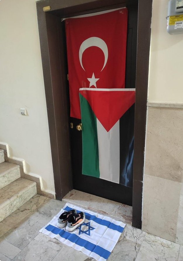 misvakcaps's tweet photo. Filistin’i konuşmayı bırakma! 🇵🇸☝️🇹🇷 https://t.co/L0mR5qmlgs