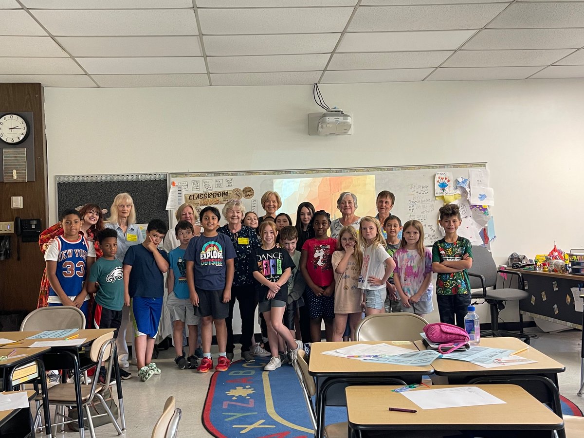 MTL_CS_Depetris's tweet photo. Our last Grandpal visit was amazing!❤️#CSTogetherIsBetter
#ThirdGradeThinkers https://t.co/MUmOJFhyA1