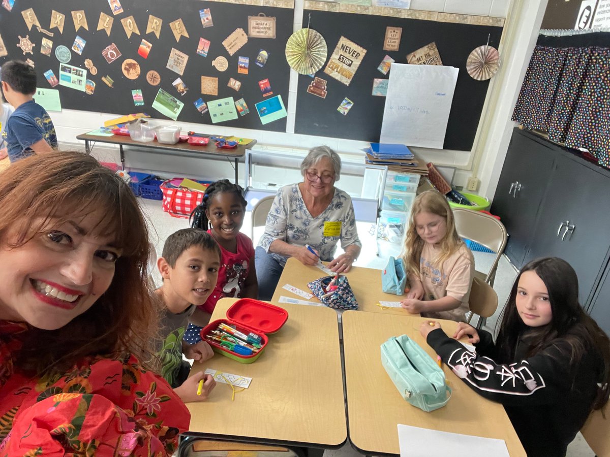 MTL_CS_Depetris's tweet photo. Our last Grandpal visit was amazing!❤️#CSTogetherIsBetter
#ThirdGradeThinkers https://t.co/MUmOJFhyA1