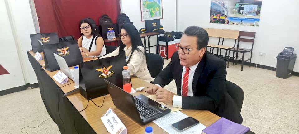GnbGaranteDePaz's tweet photo. En los espacios de la Escuela de Estudios de Orden Interno de la UMBV, hoy #7Jun se desarrolló la defensa de los trabajos de grado, por parte de nuestros Oficiales aspirantes al Grado Académico de Especialistas en Antiextorsión y Secuestro https://t.co/oP5SH6D70Z