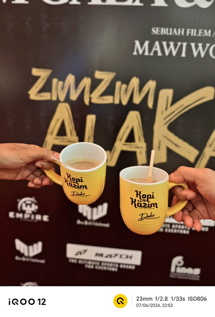 FlickXMY's tweet photo. Kami sempat mencuba Kopi Kazim sewaktu Malam Gala filem Zim Zim Ala Kazim. 

Rasa unik tanpa gula serta "kepahitan" untuk kesihatan. https://t.co/l7eG4zWPT5