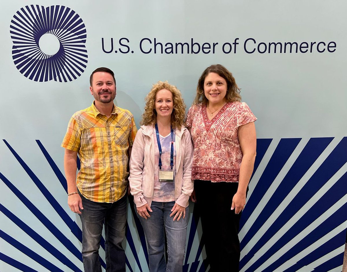 RichlandAreaCh's tweet photo. Proud moment! Lisa Duckworth and Clint Knight completed their 2nd year and Angie Cirone her 1st at the U.S. Chamber's IOM at UW-Madison. π Topics included governance, communication, HR, and more. Excited for the impact on our community! #iomeducates #midwestisbest https://t.co/7j09esUBjK