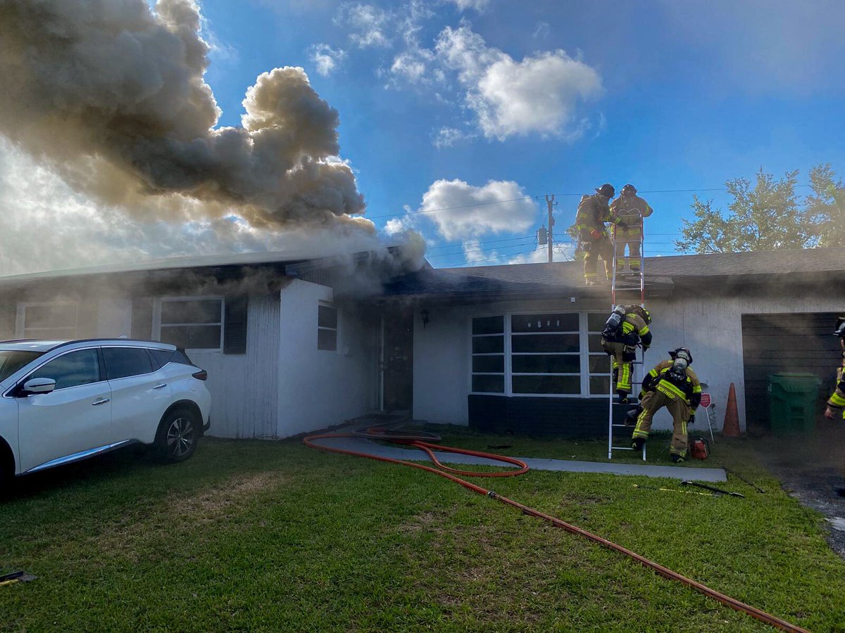 MiamiDadeFire's tweet image. On June 7, over 15 #MDFR units responded to a #FirstAlarm house fire in the 19200 Block and SW 92 Road.

Firefighters conducted a fire attack by deploying a hose line &amp;amp; a ladder to access the roof to extinguish the fire.