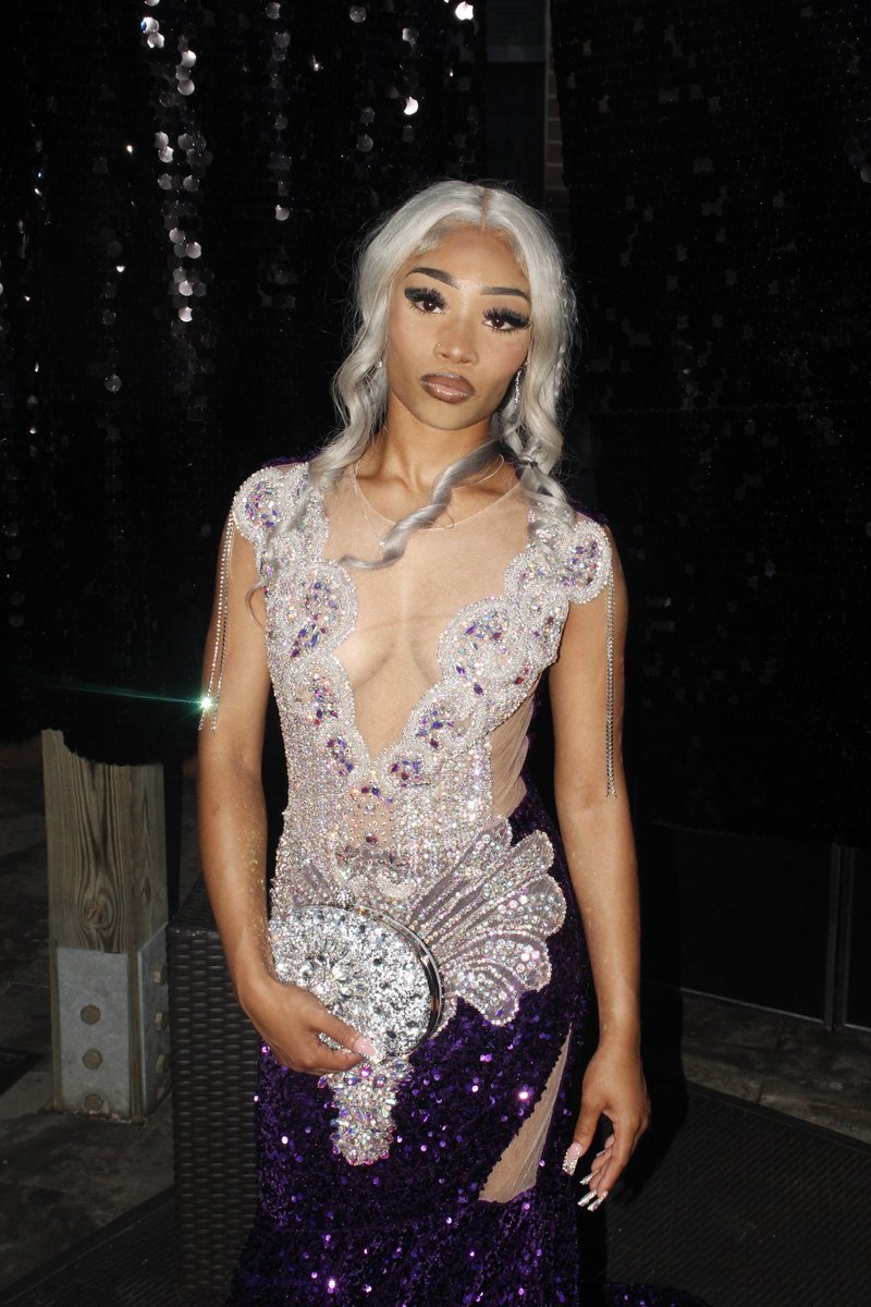 mkuniquee's tweet image. THAT PROM SHIT🌟 #PromQueen