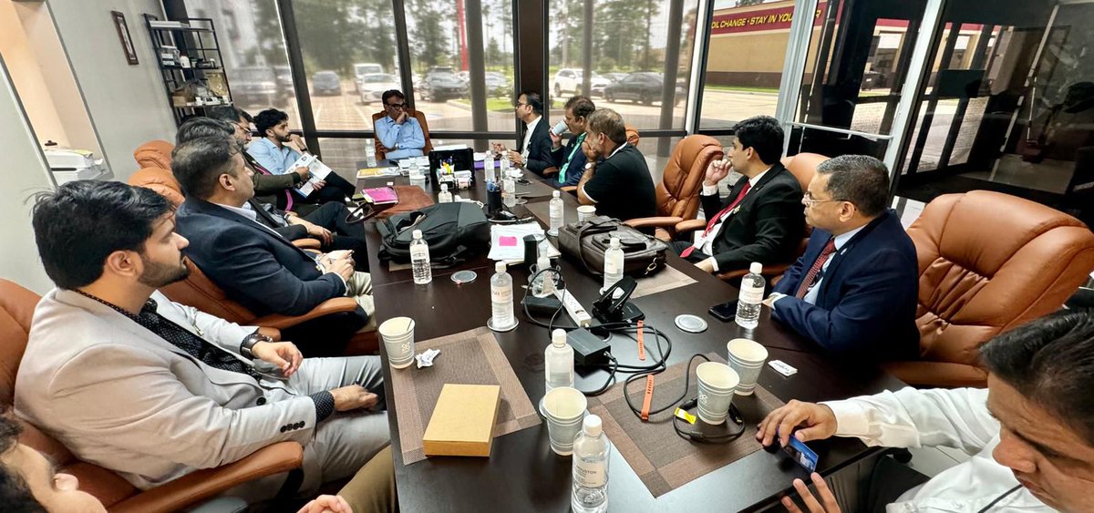 SalmanR23620569's tweet photo. Delegation visited East Medical Center Houston a prominent Cancer Hospital owned by Dr. Kashif Ansari. Delegation visited hospital facility and Dr. Ansari briefed them about possibilities in terms of business development in the USA. @surgical_tata @sccisialkot @TDAP_Global https://t.co/cK9hXo3vuY