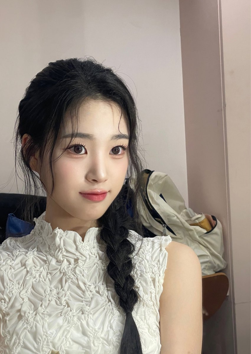 tripleSGLOBAL's tweet photo. [📷] 240607 🦢💭 https://t.co/1uN4WLHSVl