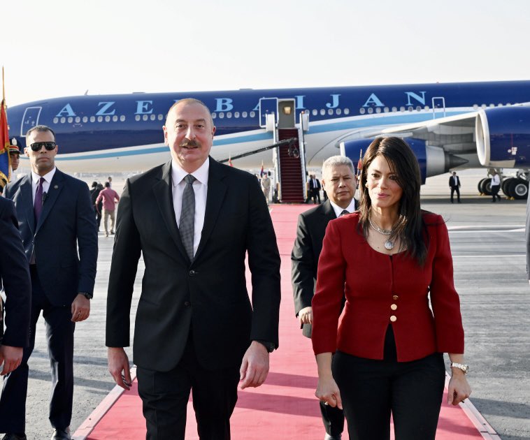 RaniaAlMashat's tweet photo. 🇪🇬🇦🇿 Welcomed @presidentaz H.E. Ilham Aliyev, President of the Republic of Azerbaijan at the start of his visit to #Egypt today. https://t.co/mCfuPkxXzv
