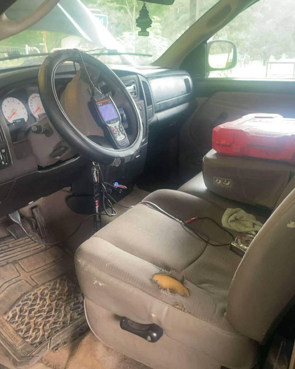 DOM_THEPORNPLUG's tweet photo. For friend: Selling  2004 dodge ram 1500 needs timing redone don't feel like doing it anymore looking for a new truck automatic please. selling for $4000 Texas buyers only please.#fyptwitterviral #fypシ゚ #fypシ゚viralシ2024fyp #Dodge #ram #selling #comebuy https://t.co/syuhRITR5r