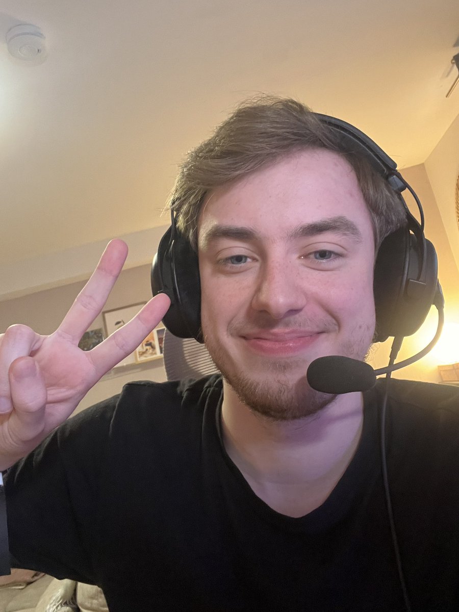 Heute wieder in der <a href="/projectvgg/">PROJECT V</a> am Start, erstmals mit dem guten <a href="/chris_rookey/">Christian Cost</a> 🫡

Spannendes 1. Match bereits am Laufen, also schaltet ein! 🫶

TTV / projectvgg