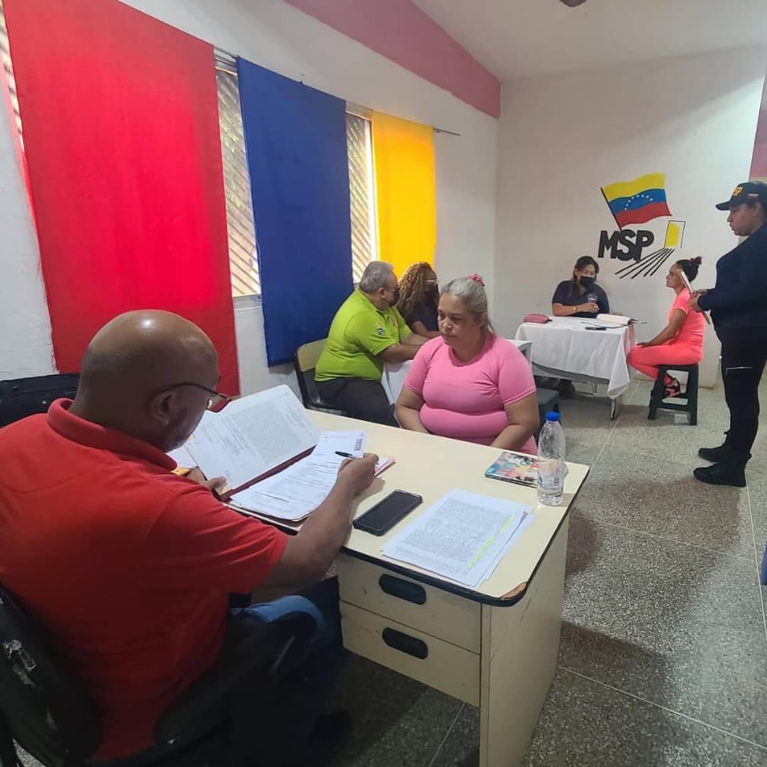 mppsp_vzla's tweet photo. #EsNoticia || Min. VA. @CelsaBautistaO A través de un equipo multidisciplinario del Mppsp desplegado en el estado Zulia, dimos inicio a un abordaje jurídico integral en los Centros de Formación Femenino Ana María Campos I y II. https://t.co/2b3QYmc5D2
