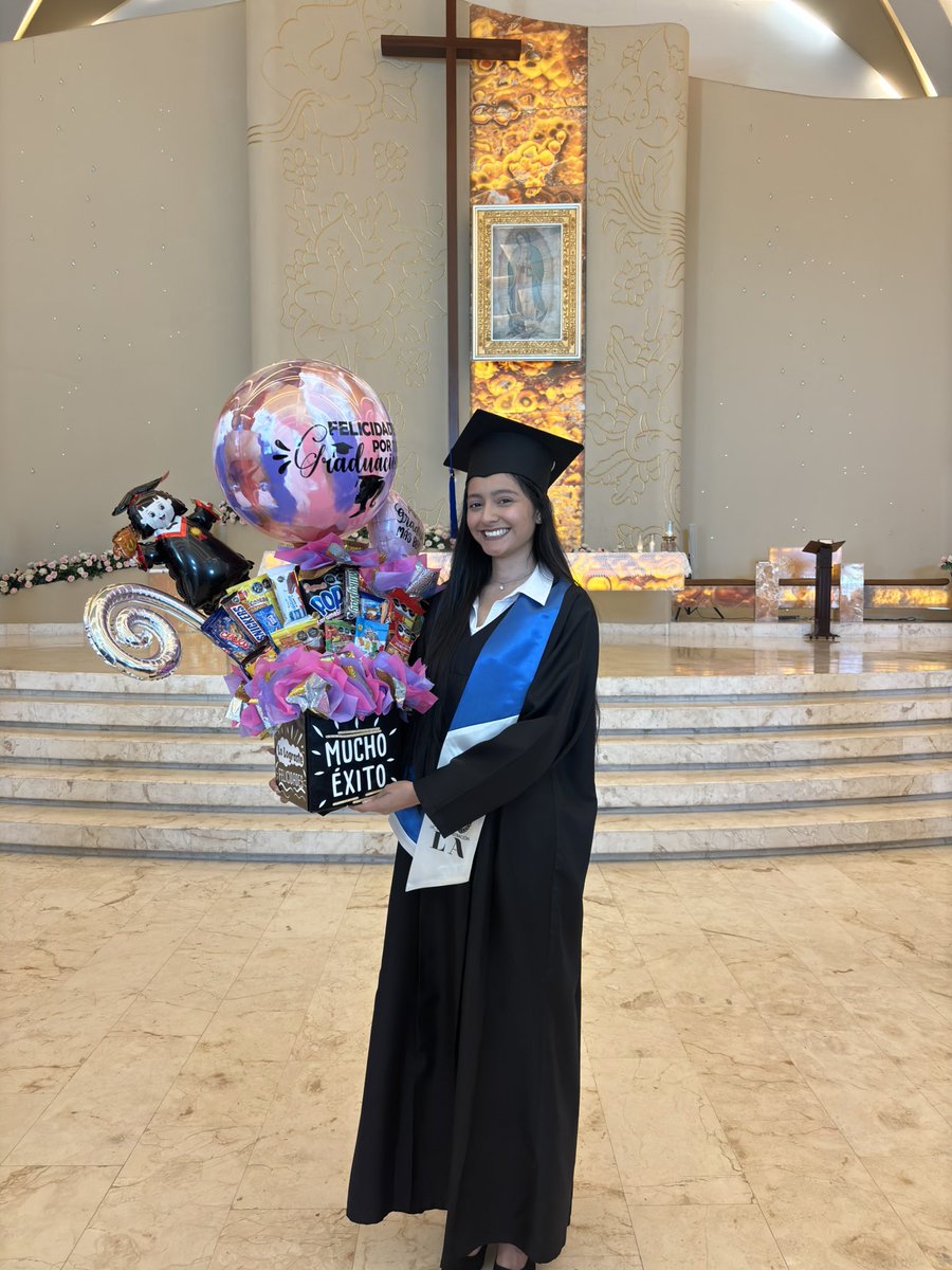 PattyOsuna11's tweet photo. Hola amor @TiniStoessel hoy es mi graduación de universidad, estoy feliz de crecer contigo❤️. Te amo con todo mi corazón❤️ https://t.co/A3VwoU5u73