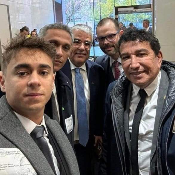 Flávia Maynarte ☭🔺 tweet media