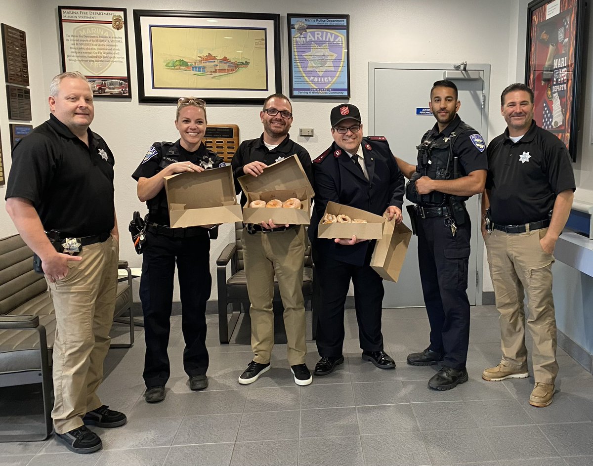#Nationaldonutday 🍩
<a href="/salvationarmy/">The Salvation Army</a> <a href="/SalvationArmyUS/">Salvation Army USA</a> #marinacapolice