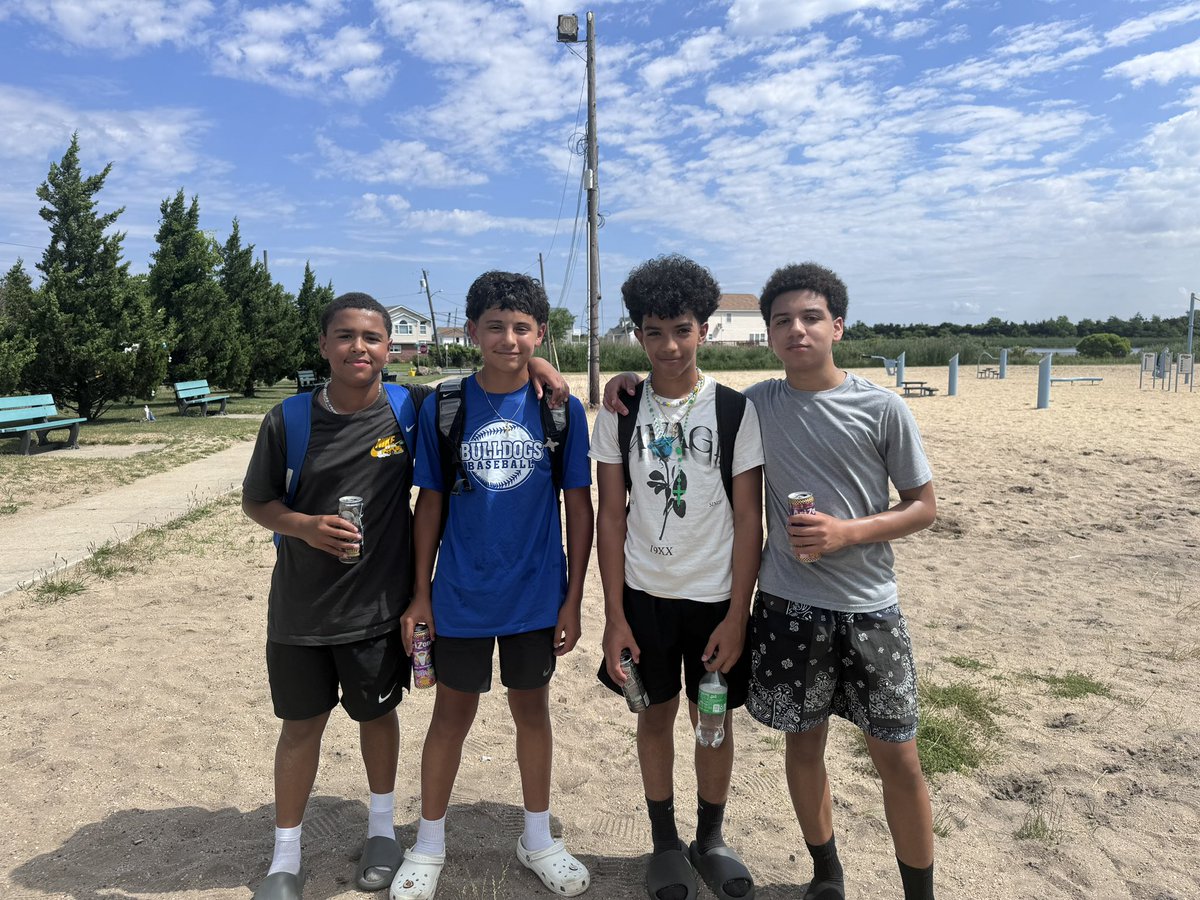 rmms_guidance's tweet photo. Students enjoying their 8th grade picnic todayโฆthe countdown to High School is on! ๐๐๐ค @rmms_s #rmms #NBpride #gobulldogs https://t.co/QIT8UL4XuA