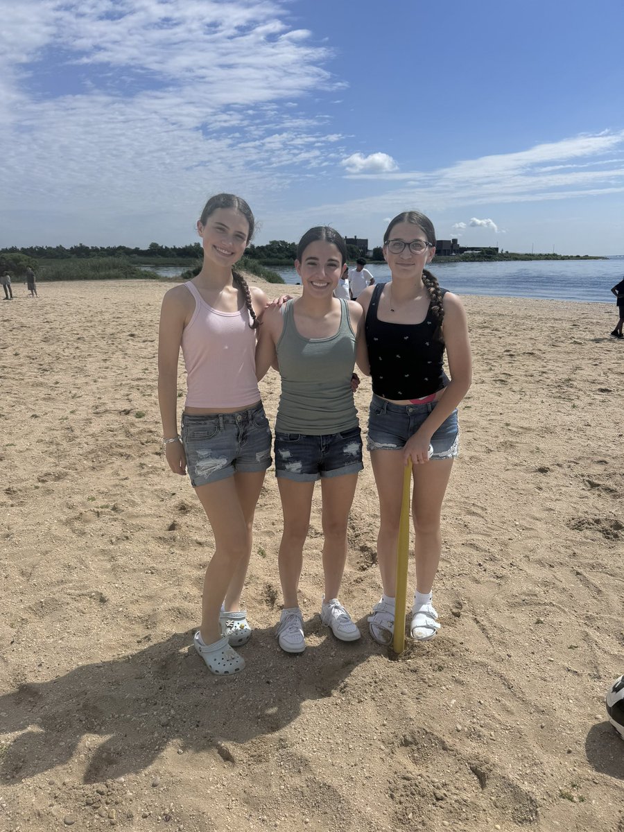 rmms_guidance's tweet photo. Students enjoying their 8th grade picnic todayโฆthe countdown to High School is on! ๐๐๐ค @rmms_s #rmms #NBpride #gobulldogs https://t.co/QIT8UL4XuA