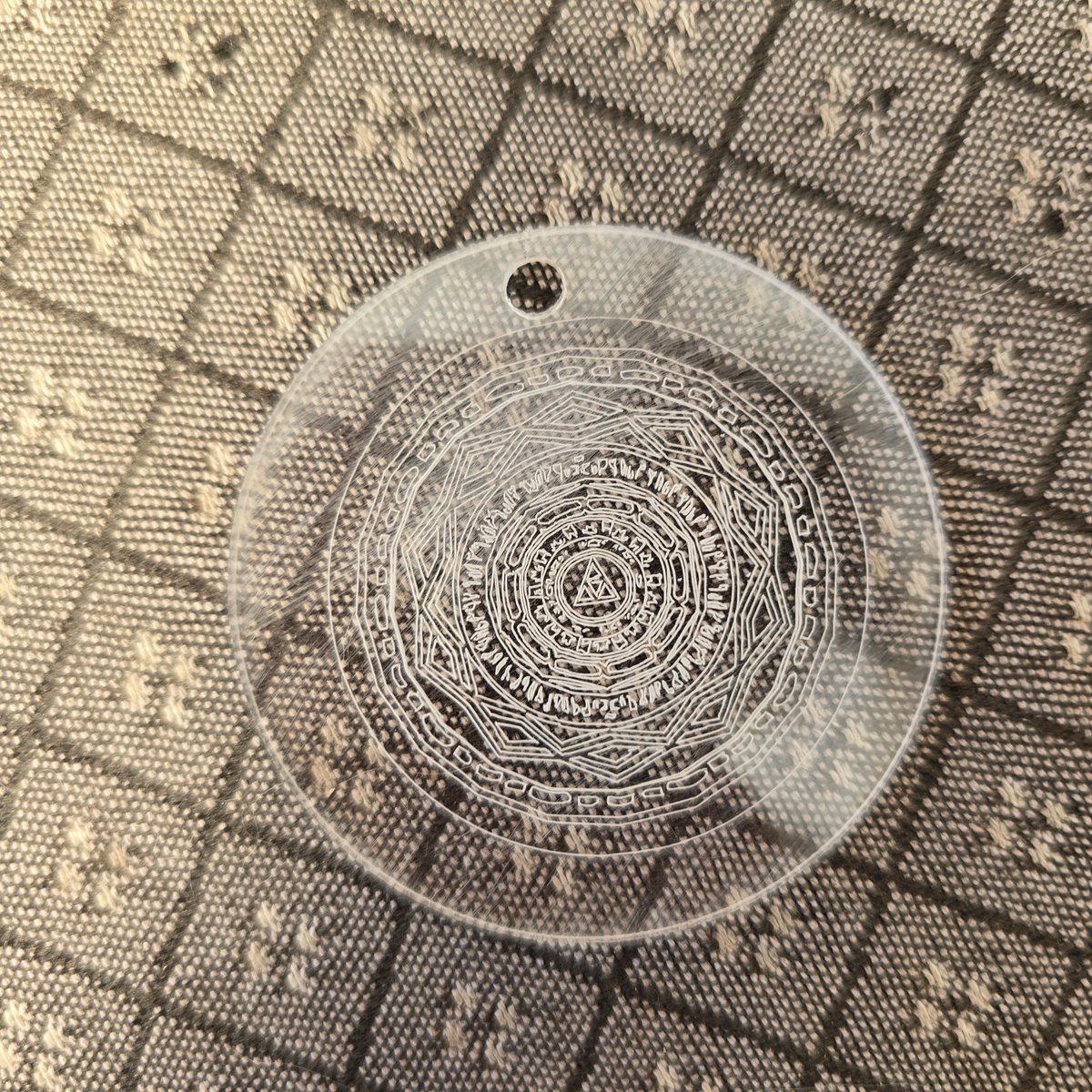 loadsavefile's tweet photo. did some experiments with an engraving tip on my cricut for keychains. Any other designs you guess would like to see this way? #finalfantasyxiv
#legendofzelda https://t.co/n7xCYUJrJQ