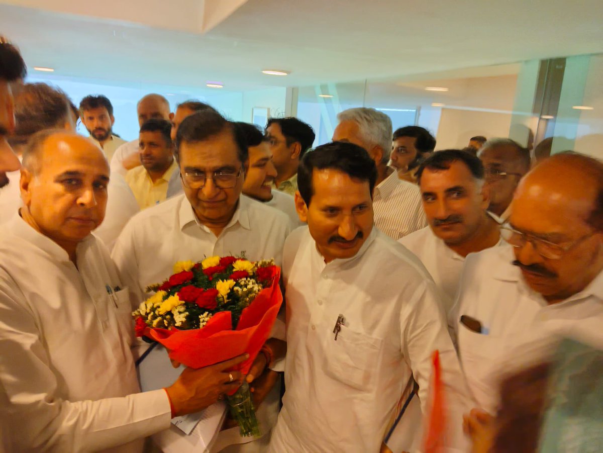 Chander00274022's tweet photo. आज हरियाणा प्रदेश कांग्रेस की मैनिफेस्टो कमिटी की मीटिंग राज्य प्रभारी श्री दीपक बाबरिया जी की अध्यक्षता में संपन्न हुई।#Deepakbabaria #bhupandersinghhooda #Udaibhan #deepanderhooda #jaiparkashjp #HaryanaCongress #Indiannationalcongress https://t.co/rxfGa31OAE