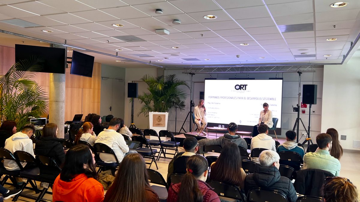 UniversidadORT's tweet photo. ♻️ Formando profesionales para el desarrollo sostenible

En el marco de la Expo Uruguay Sostenible, conocemos cómo la educación en sostenibilidad prepara a los estudiantes para enfrentar los desafíos del siglo XXI. https://t.co/jhWA3jlFSJ