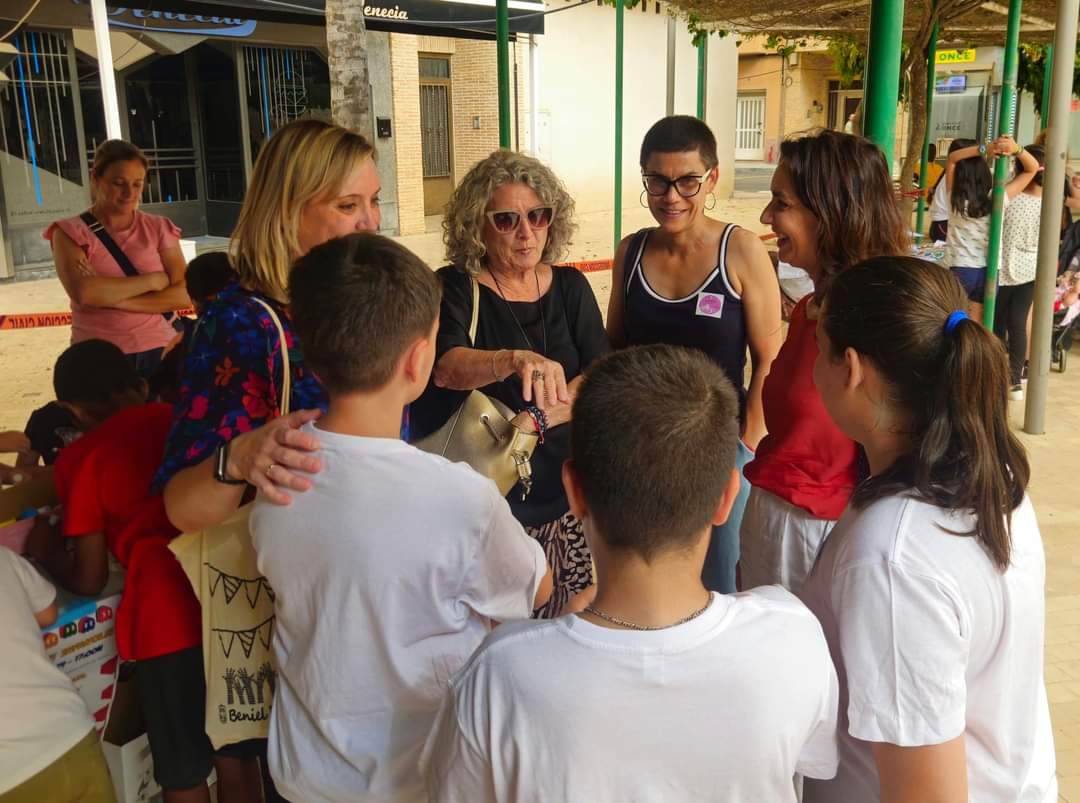 mcmoralesf's tweet photo. 🪁 El juego es un lenguaje universal y un derecho de todos los niños y niñas.

Celebramos el Día Internacional del Juego con una jornada de actividades en plaza Ramón y Cajal, con el respaldo de la presidenta y de la vicepresidenta de UNICEF Murcia.

#BenielParticipa #Beniel https://t.co/4VGUWzdWOy