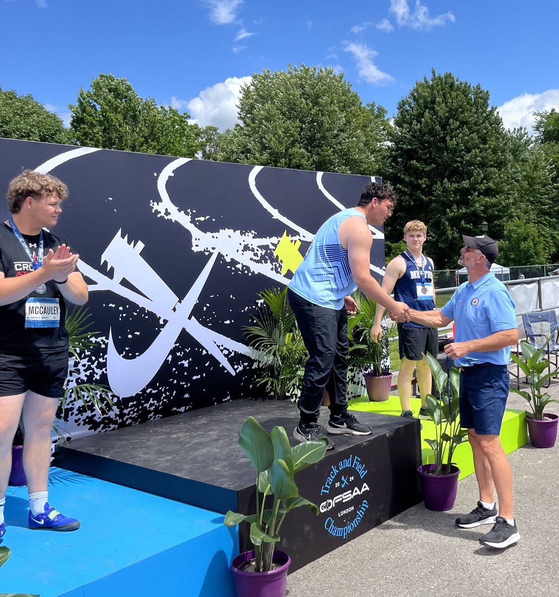 port_high's tweet photo. Grade 11 OWEN ROBINS is the Ontario Sr. Boys Discus CHAMPION @dsbn @OFSAATrack @PortColborne @BillPotrecz He's not done yet! Shot Put tmrw. 🥇 https://t.co/e1Azku3WHp