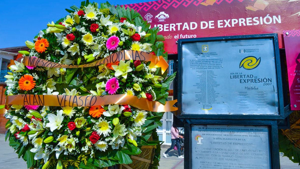 #AmorAValle
#DíaDeLaLibertadDeExpresión | En memoria de las y los periodistas que ya no están entre nosotros, se colocó una ofrenda floral en conmemoración a su trabajo y dedicación hoy en el Día de la Libertad de Expresión en México.
#AlanVelascoPresidente
#Gracias
