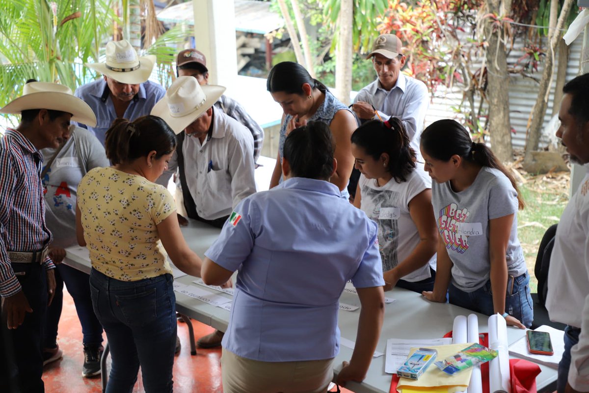 FAOMexico's tweet photo. A través del proyecto #VIDA, de la @CONANP_mx  y la @FAOMexico, implementamos y fortalecemos la gestión sostenible de #ÁreasNaturalesProtegidas 🌿. Redes de emprendimiento sostenibles y negocios inclusivos, promoviendo la participación de mujeres, hombres y juventudes rurales. https://t.co/mDm2AtrMSX