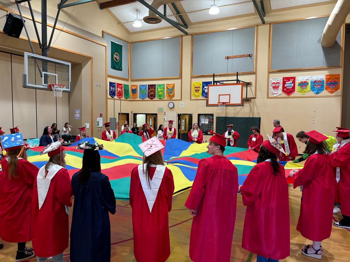 EBEPrincipal's tweet photo. Congratulations to all of our former Elger Bay students graduating today! Their visit to school to day for Roots to Wings was great and our students were so excited to celebrate them and their accomplishments. #elgerbayexplorers https://t.co/E6geuX5jtH