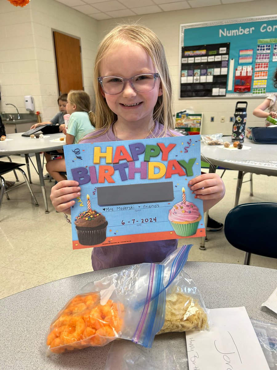 MsModerski's tweet photo. Another bestie birthday! https://t.co/t6BOntLzFk