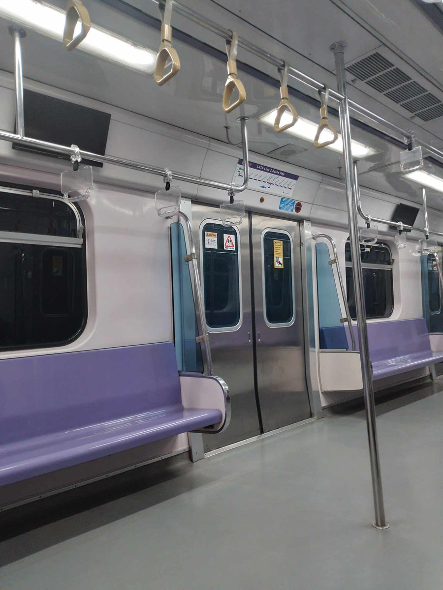 reikazutiro's tweet photo. being the only passenger left on the last train felt like a dream https://t.co/ebt3FxDOSE