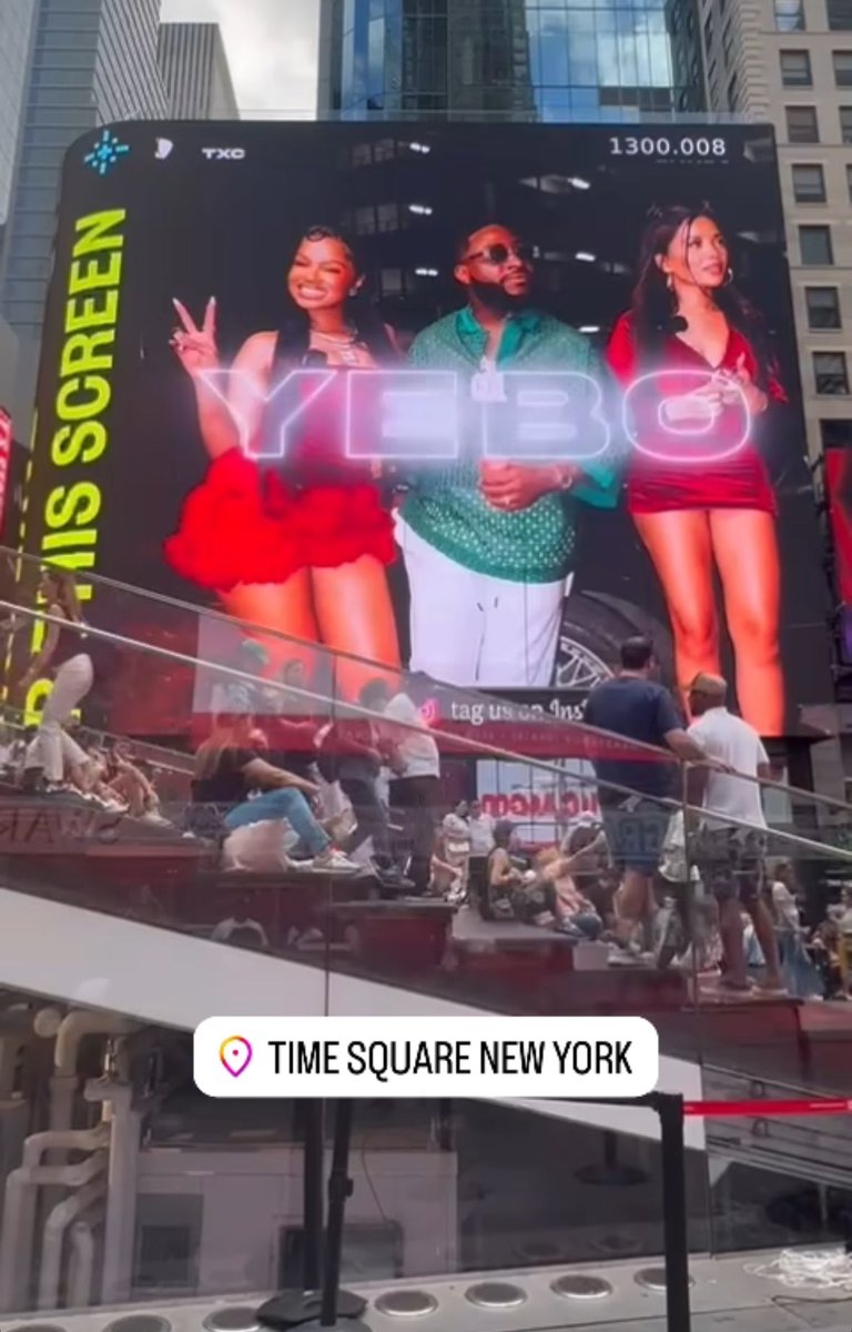 Tiomoney1308's tweet photo. “Yebo” by TxC &amp; Davido at Time Square billboard, New York 🇺🇸❤️ https://t.co/rf3sdXP7HY