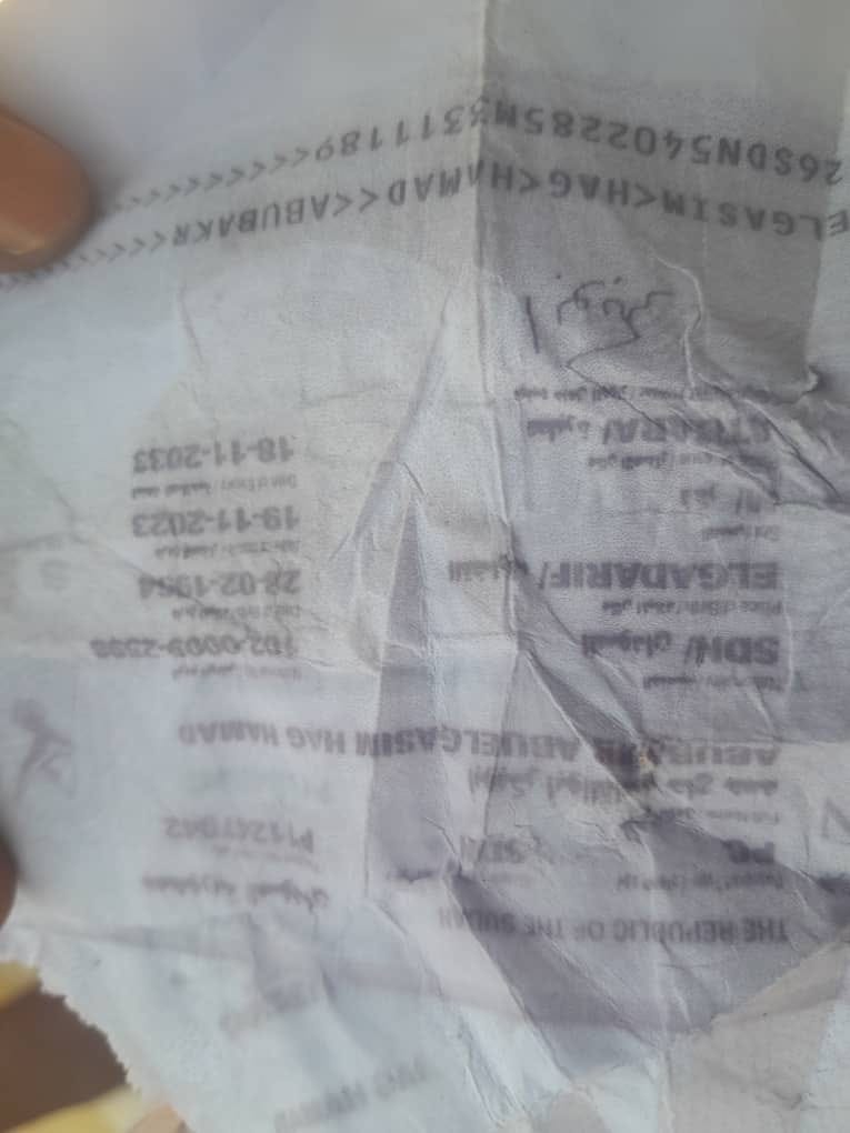 السمؤل عبد الجواد:
تم قبل قليل  علي بعد٢٧ك من معبرارقين العثور علي جثمان  ابوبكرابوقاسم حمد من أبناء مدينه القضارف بحوازه مبلغ ٣٤٠الف سوداني من فئات مختلفه مرفق صوره من جوازالمرحوم..
لمن يتعرف عليه اجراء اللازم..
التحية لأبناء حلفا بمعبرارقين من الشرطه والامن والاستخبارات